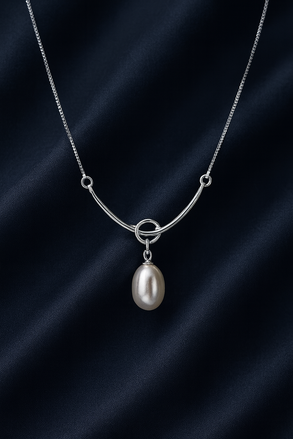 Élise Pearl Necklace