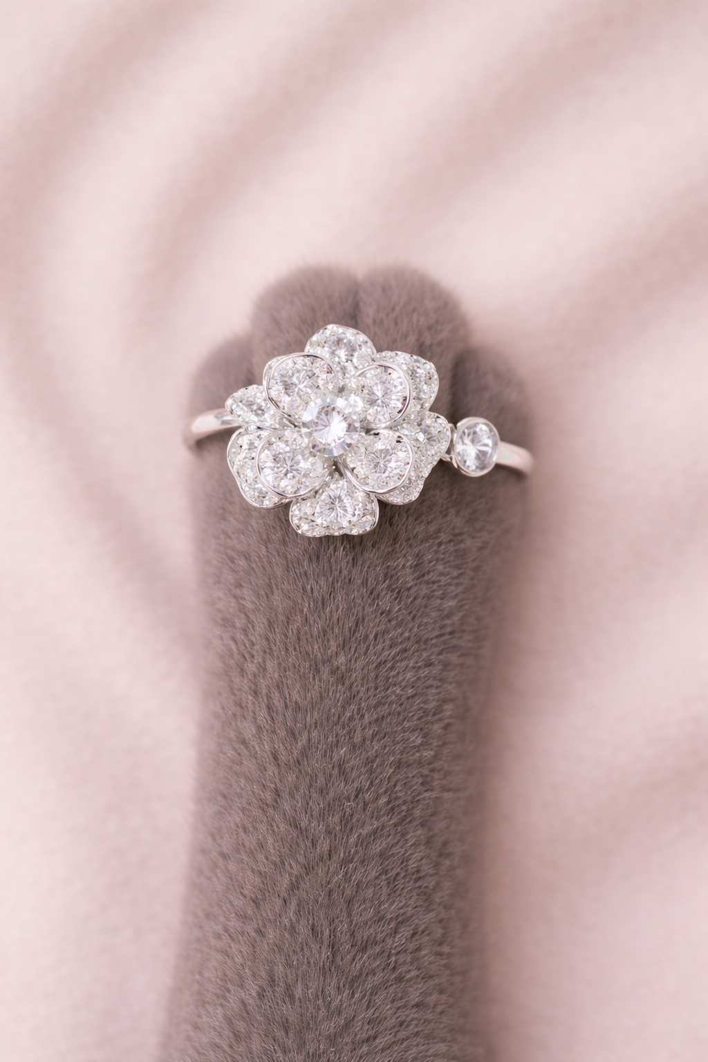the Fleur Lumière Ring