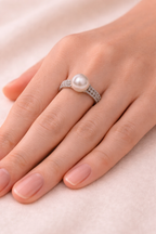 The Perla Classique Ring