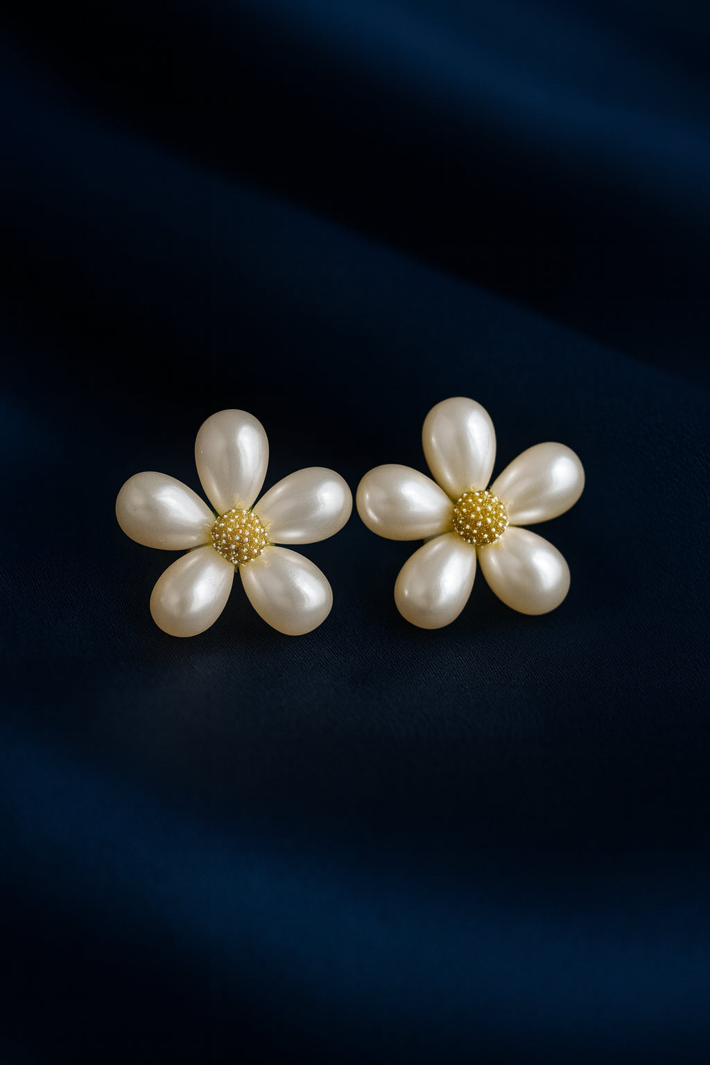 The Dahlia Pearl Bloom